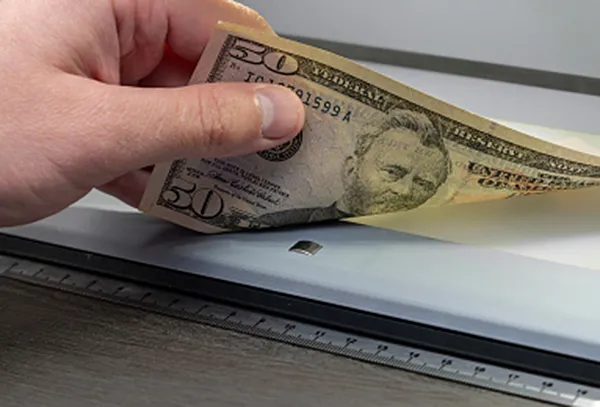 Прибор контроля подлинности документов Regula 4110 (Беларусь) (арт. 4110)