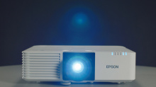Epson расширяет линейку универсальных лазерных проекторов с несменными объективами