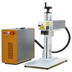 Лазерный оптоволоконный маркировщик GCC LM-W30. Мощность 30 Вт, рабочее поле 110х110 мм, поворотная