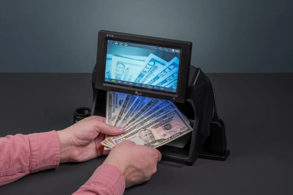 Прибор контроля подлинности денежных знаков Regula 4110.01 (арт. 4110.01)