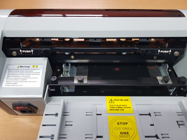 Нарезчик визиток Bulros F-25 (арт. CC-D-man-F-25-ele-___-__)