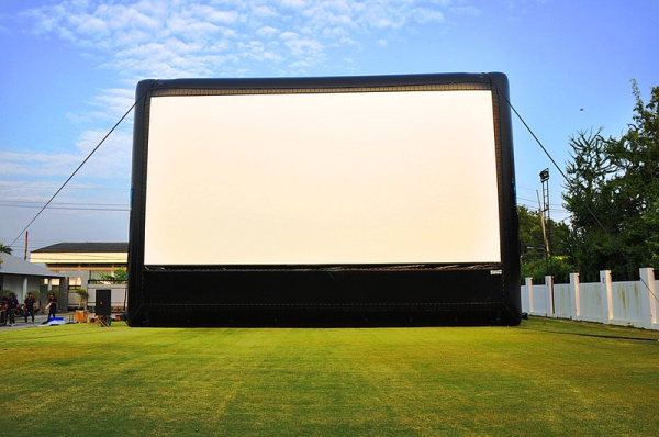 Большой мобильный надувной экран AIRSCREEN Classic 7,32 х 4,12 (арт. AIRCL732412)